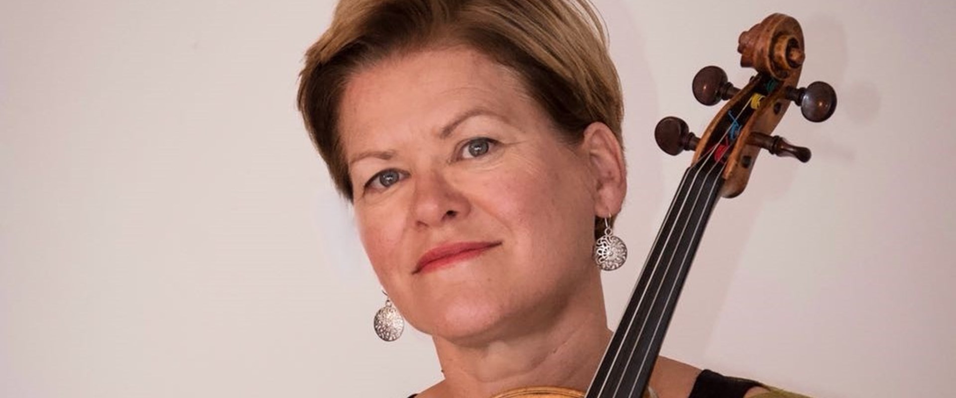Andra Darzins, Viola